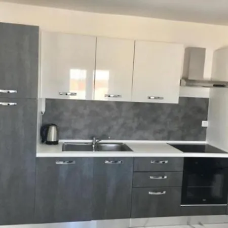 Noel - With Private Pool Apartment