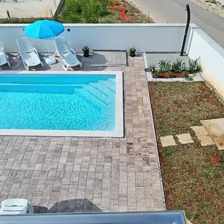 Apartment Noel - With Private Pool