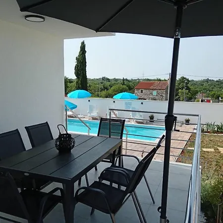 Apartment Noel - With Private Pool Umag