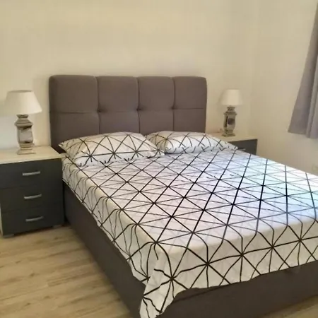 Noel - With Private Pool Apartment