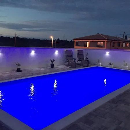 Apartment Noel - With Private Pool Umag