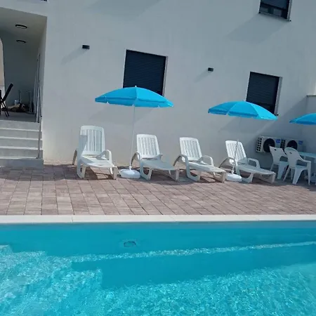Noel - With Private Pool Umag